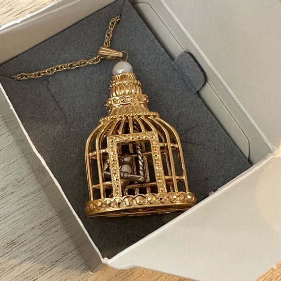 Vintage Avon Pendant Plume Necklace With Gold tone Birdcage Pendant NIB - Picture 2 of 8